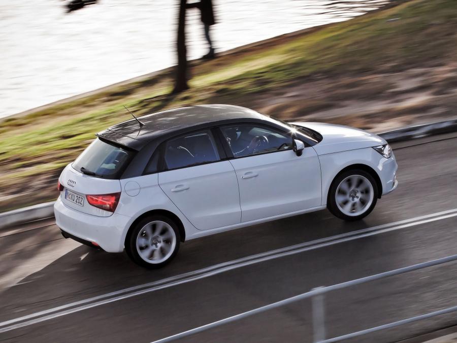  Audi A1 Sportback TFSI (8X) 2012 года  (AU) (фото 11 из 18)